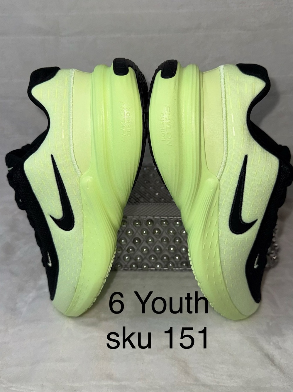 Nike yellow Uplift SC (GS) Black Barely Volt IF1749-005 Size 6 youth